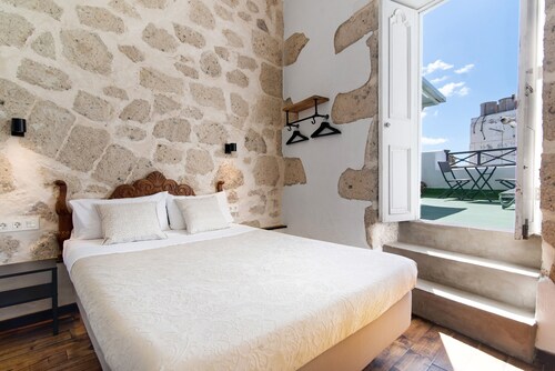 Azahara Apartment with Private Terrace