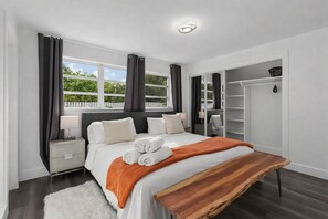 3 bedrooms, iron/ironing board, WiFi, bed sheets - 5 Min to Beach • Pool • BBQ • Pet Friendly Getaway (Pompano Beach)