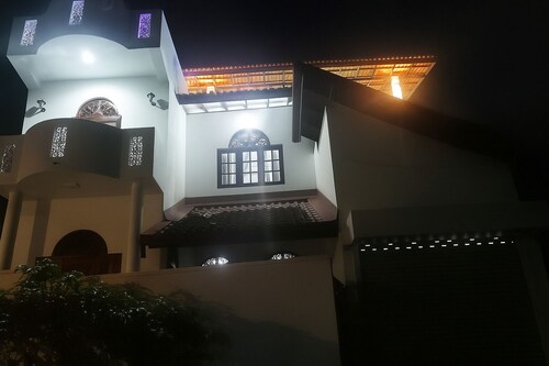 Relaxing 3-bedroom Holiday Apartment with AC Rooms close to Colombo