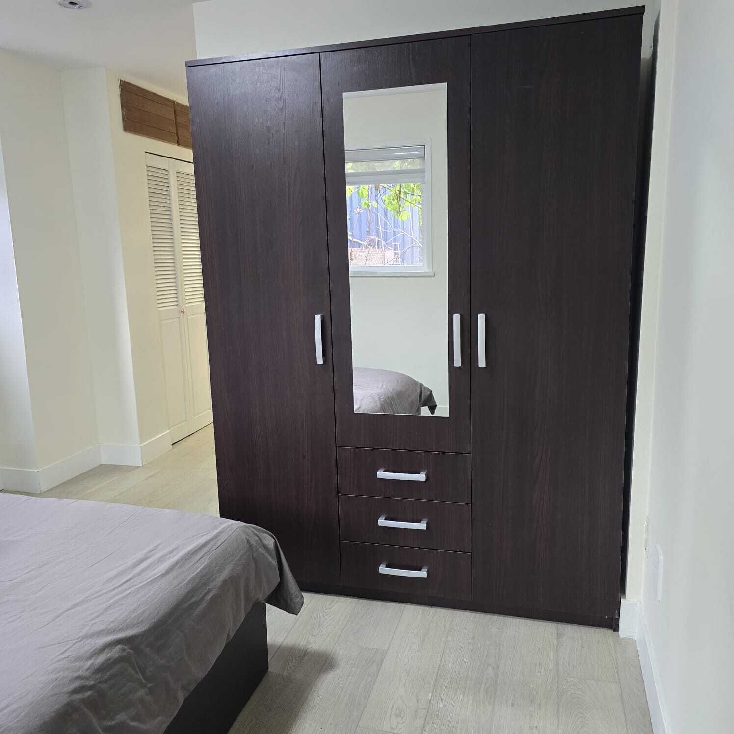 2 多间卧室、熨斗/熨衣板、上网接入、床单