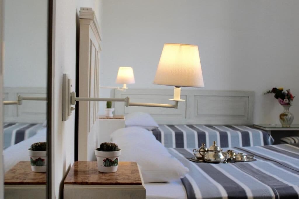 In-room safe, desk, free WiFi