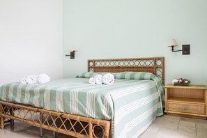 Double or Twin Room, Balcony | In-room safe, desk, free WiFi - Palazzo Angelelli (Gallipoli)