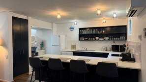 Fridge, microwave, dishwasher, toaster - Baden 2 - Rainbow Shores (Rainbow Beach)