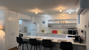 Fridge, microwave, dishwasher, toaster - Baden 2 - Rainbow Shores (Rainbow Beach)