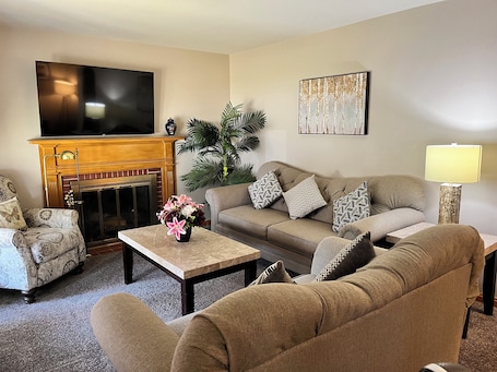 Smart TV, fireplace, table football. Spacious 3 level 4-bedroom house- 2 Full kitchens-2 king beds and 3 queen beds.