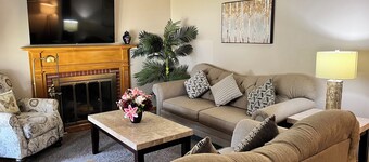 Spacious 4-bedroom house in beautiful Campbell with AC and gym