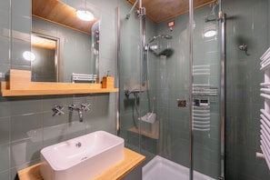 Shower, hair dryer, bidet, towels - White Peak 77 – Panoramic Ski Slope Views (Bormio)