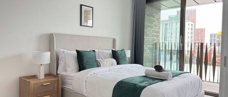 Iron/ironing board, WiFi, bed sheets