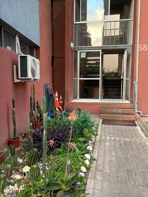 Exterior detail - Apartment steps from the subway and tourist sites (Santiago)
