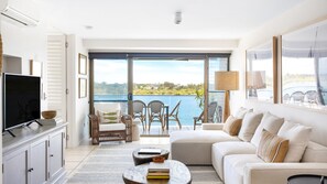 TV - 4/80 Noosa Pde Commodore (Noosa Heads)