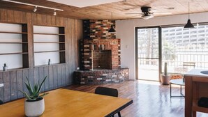 Estudi, balcó, vistes a la ciutat | Interior