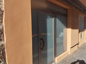 تفاصيل الفندق من الخارج