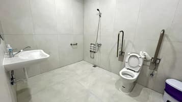 Dormitorio compartido Confort | Baño | Secador de pelo, toallas, jabón y champú