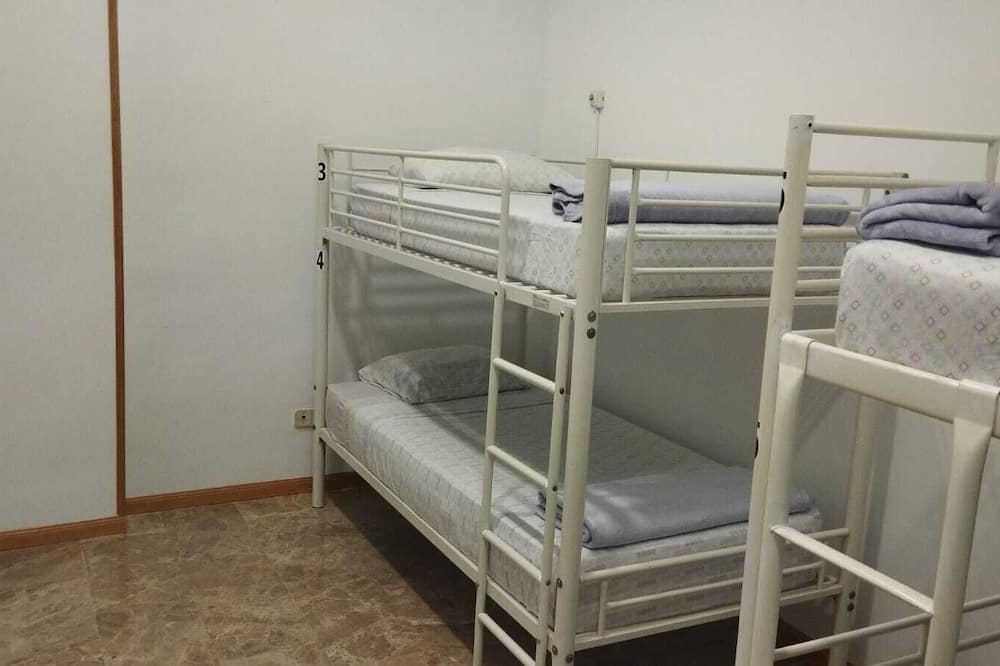 Hostel Travelers Inn