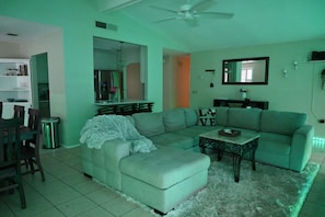 TV - Spacious 3BR Furnished Home: Bar, Sunroom & Bonus Rooms (Live Oak)