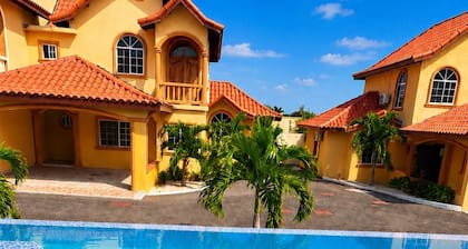Poolside Serenity Villa – Near MBJ Airport, Beach & Shopping