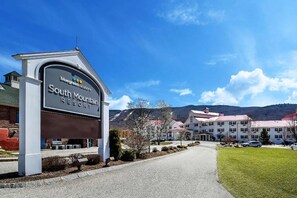 Exterior - 2BR/2BA South Mountain Condo – Fireplace, Pool, Near Loon Ski Area (Lincoln)