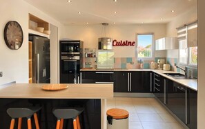 Fridge, oven, stovetop, dishwasher - CASA-Elja Les Acacias avec piscine privée (Vidauban)