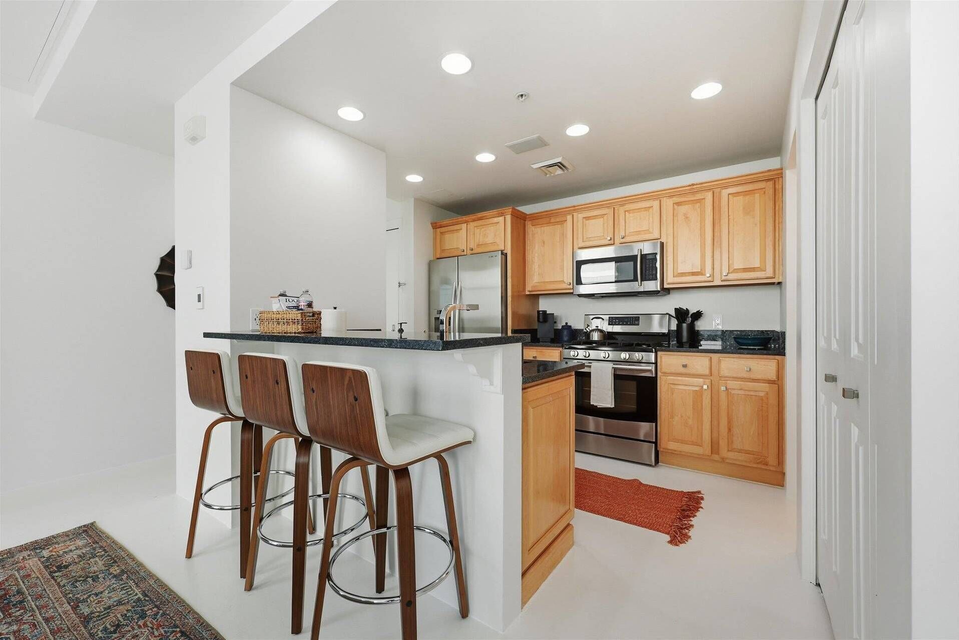 Réfrigérateur, four, plaque de cuisson, lave-vaisselle