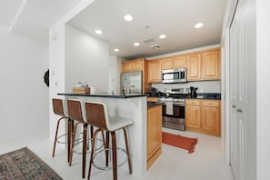 Refrigerador, horno, parrilla de estufa y lavavajillas 