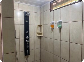 Hair dryer, towels, soap, toilet paper - THE RANCH OVERLOOKING THE PACIFIC OCEAN (Quepos)