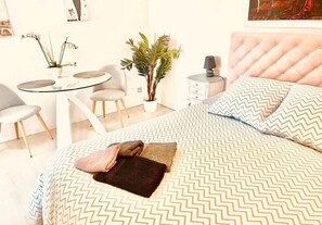 Strykjärn/strykbräda, wi-fi och sängkläder