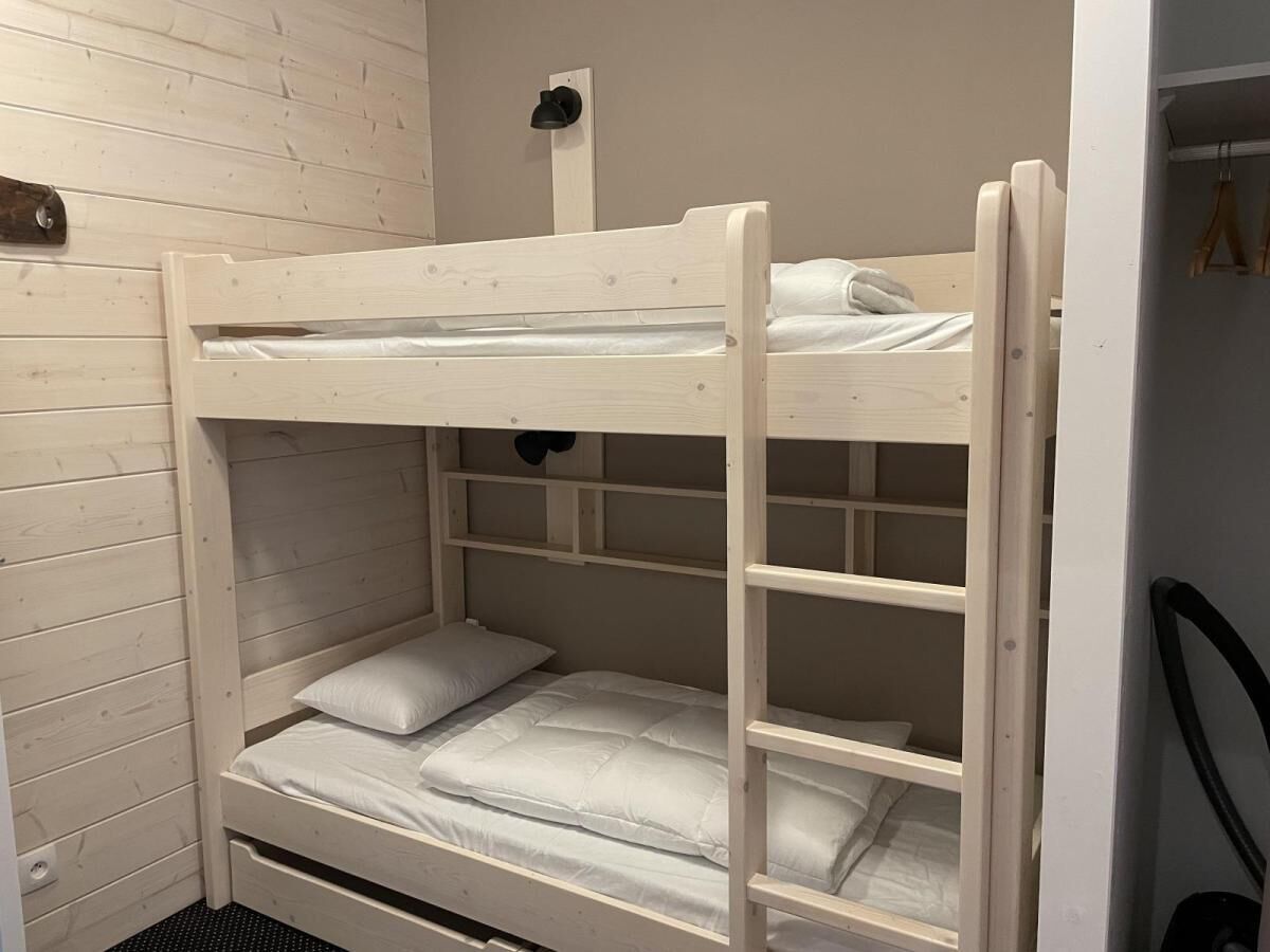 WiFi, bed sheets