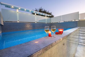 Piscina all'aperto, una piscina riscaldata