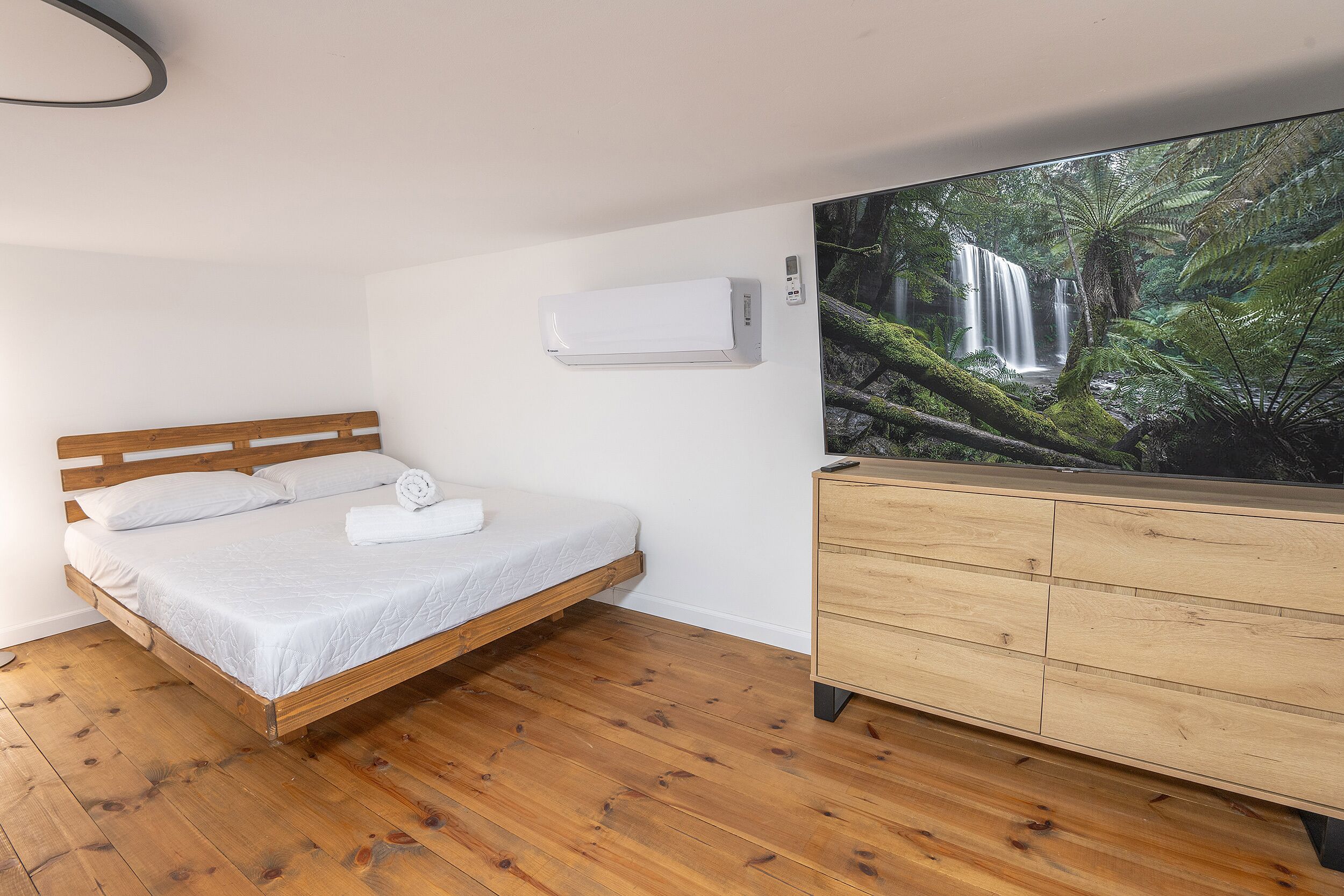 2 habitaciones, tabla de planchar con plancha, wifi y ropa de cama 
