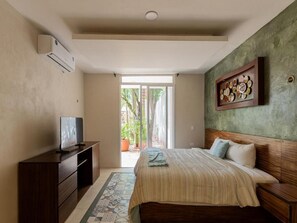 Cortinas blackout, tabla de planchar con plancha y wifi gratis 