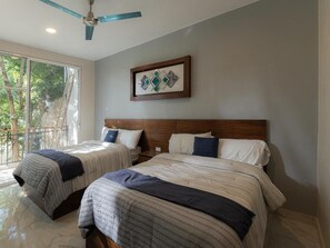 Cortinas blackout, tabla de planchar con plancha y wifi gratis 