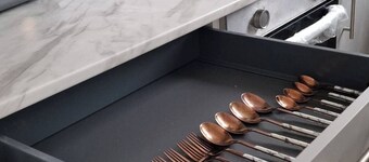 Beautiful Property 15 min drive to City, 5 mins M1 by SHM Stays Detached Property with large Parking Drive for Contractors and families.