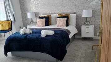 Een strijkplank/strijkijzer, gratis wifi, beddengoed