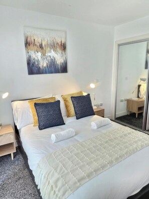 1 slaapkamer, een strijkplank/strijkijzer, gratis wifi, beddengoed