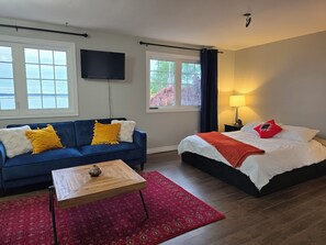 3 bedrooms, iron/ironing board, free WiFi, bed sheets - Lakeview, Warm and Inviting, Family Home (Keswick)