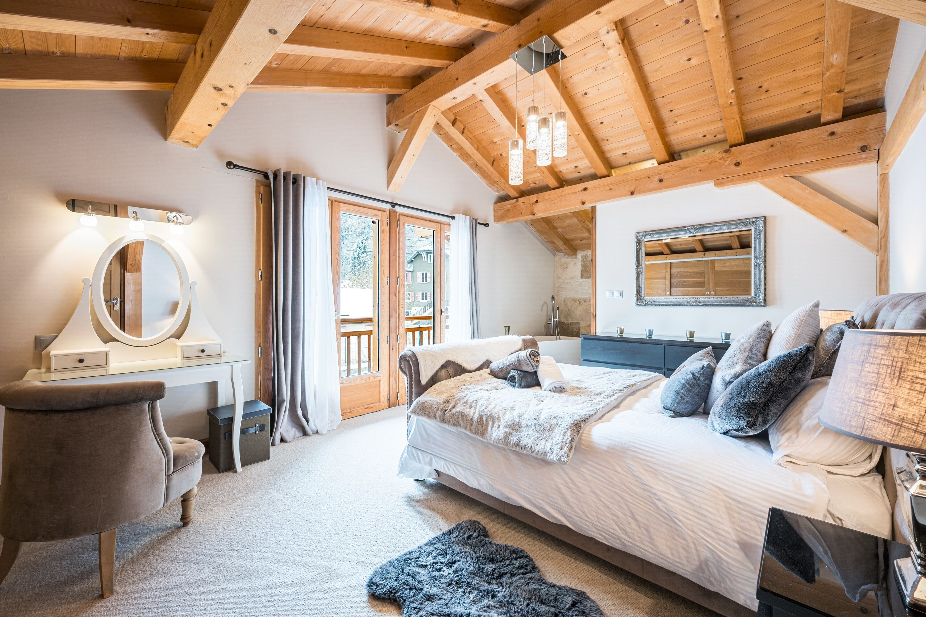 Een strijkplank/strijkijzer, gratis wifi, beddengoed