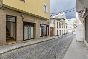 Exterior - Sunny Apartment, 3 Bedrooms, Breakfast Included (Thu, Fri, Sat, Sun) (Icod de los Vinos)