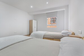 3 bedrooms, WiFi, bed sheets - Sunny Apartment, 3 Bedrooms, Breakfast Included (Thu, Fri, Sat, Sun) (Icod de los Vinos)