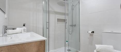 Shower, towels