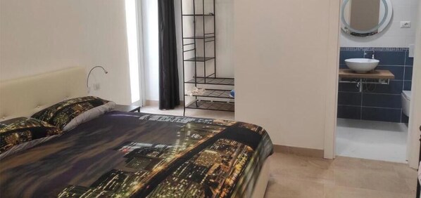 Comfort Triple Room, Balcony, Courtyard View | Down comforters, memory foam beds, desk, soundproofing - Archubintu B&B (Sassari)