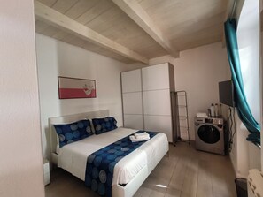 Standard Apartment | Down comforters, memory foam beds, desk, soundproofing - Archubintu B&B (Sassari)