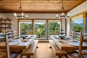 Dining - Brand New~Luxury Lodge~Views~Pool~Golf Sim~Hot Tub (Sevierville)