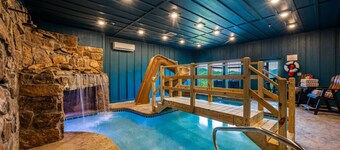 Brand New~Luxury Lodge~Views~Pool~Golf Sim~Hot Tub