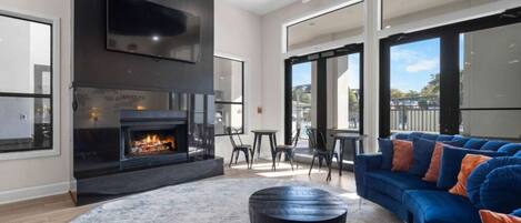 電視、乒乓球設施