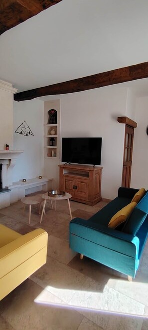 Smart-tv, pejs, bordtennisbord