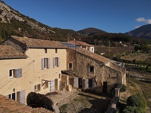 Exterior - Gite for 15p at the foot of Mont Ventoux_Lacets du Ventoux (Beaumont-du-Ventoux)
