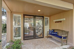 Terrace/patio - 2039 - Beachwood Sanctuary: Cozy Walk-to-Beach Villa (Fernandina Beach)