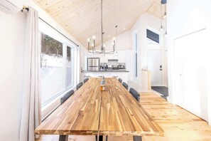 Dining - Spa & Foosball | Le WKD (Saint-Philémon)