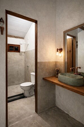 Shower, towels, soap, toilet paper - Pousada Vila Terrar (Porto Seguro)