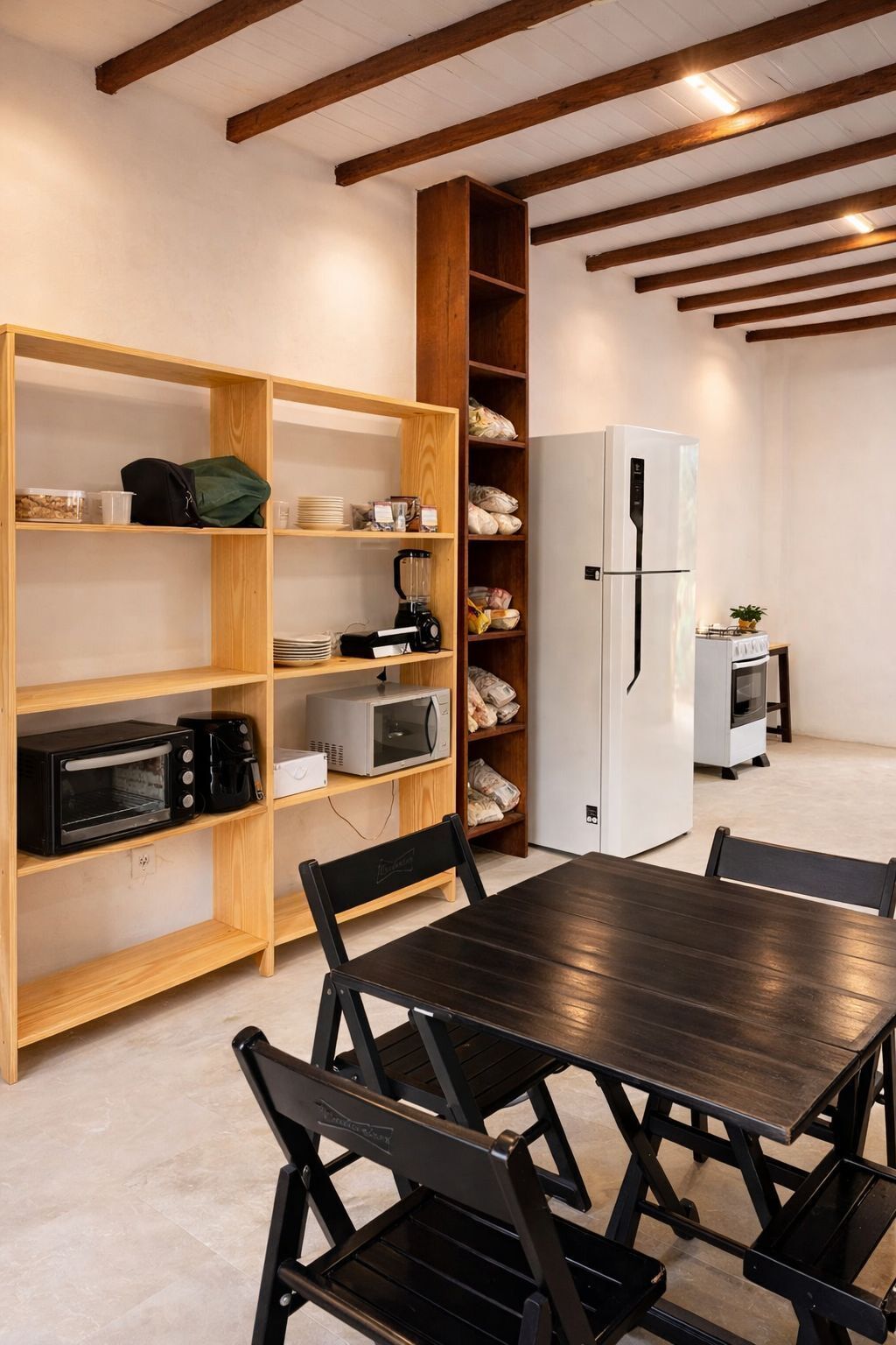 Frigobar, micro-ondas